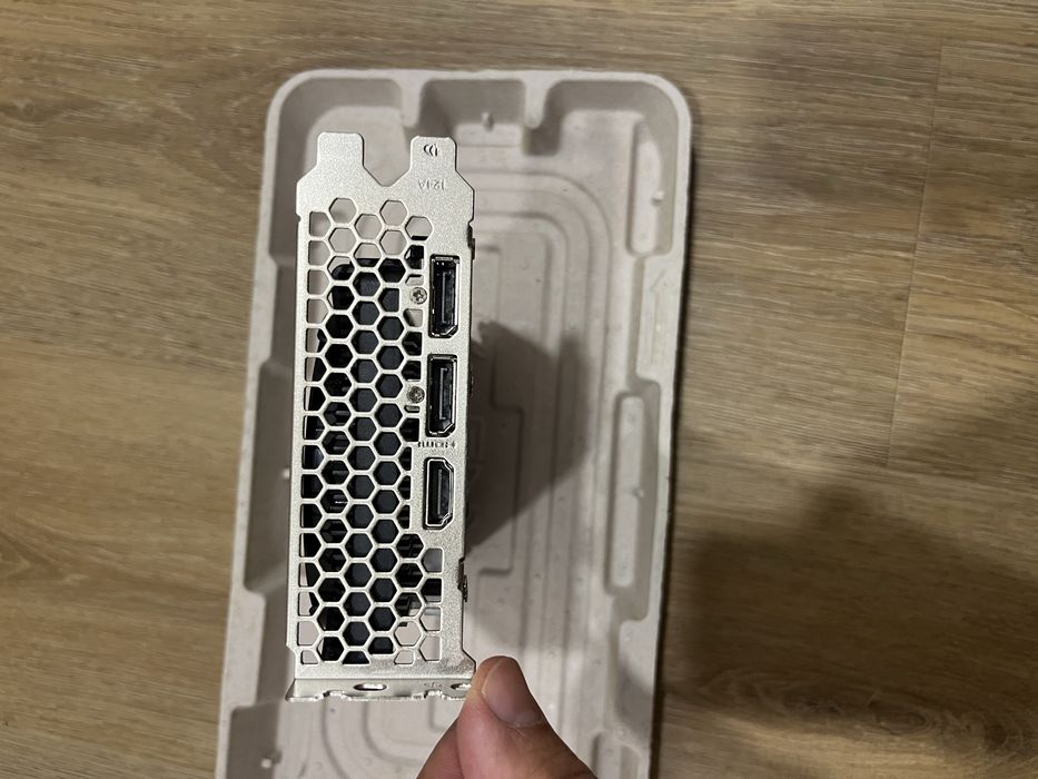 PNY GeForce GTX™ 1650 4GB GDDR6 Dual Fan64730304443011123