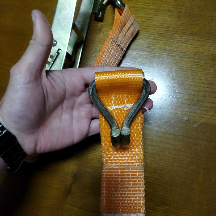 Cintas + roquete para aperto de carga