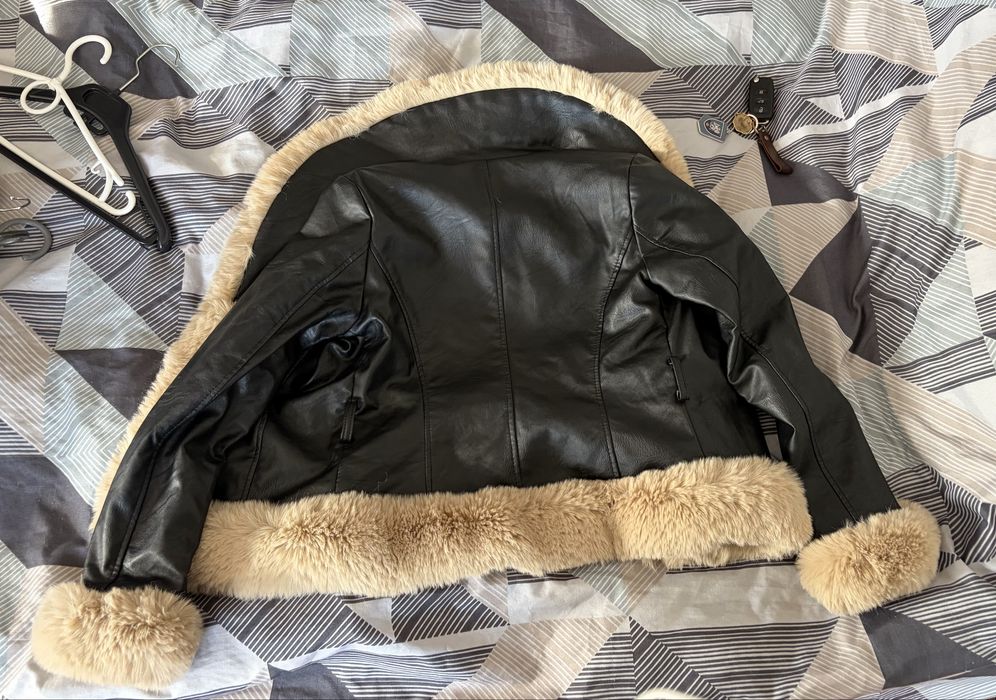 Куртачка жіночя розмір 140-146