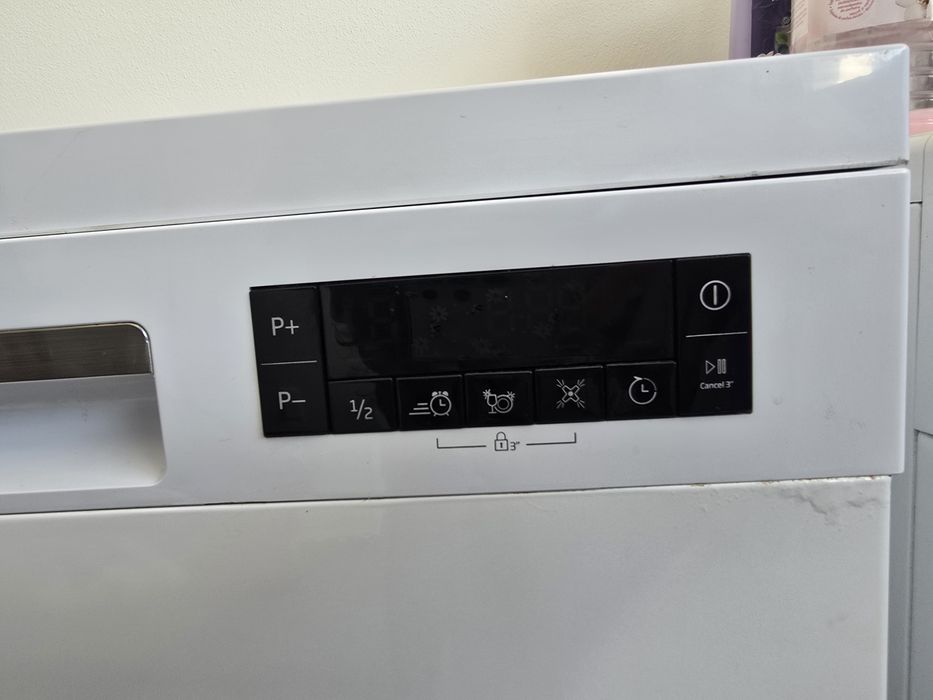 Beko DFN28432W – Máquina de Lavar Loiça 14 Conjuntos – Excelente Estado