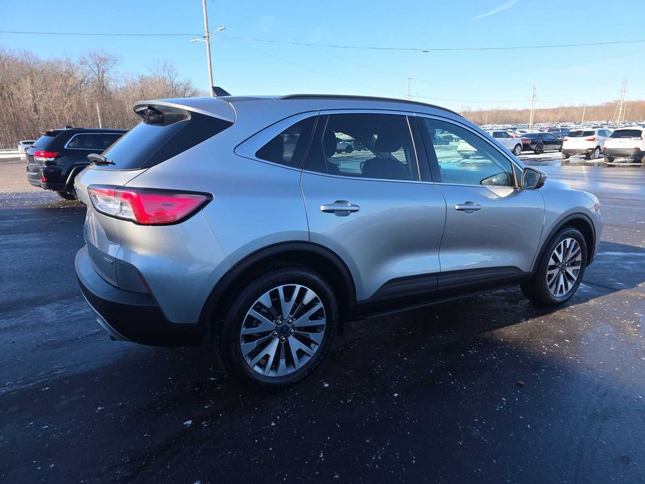 2022 Ford Escape Hybrid Titanium