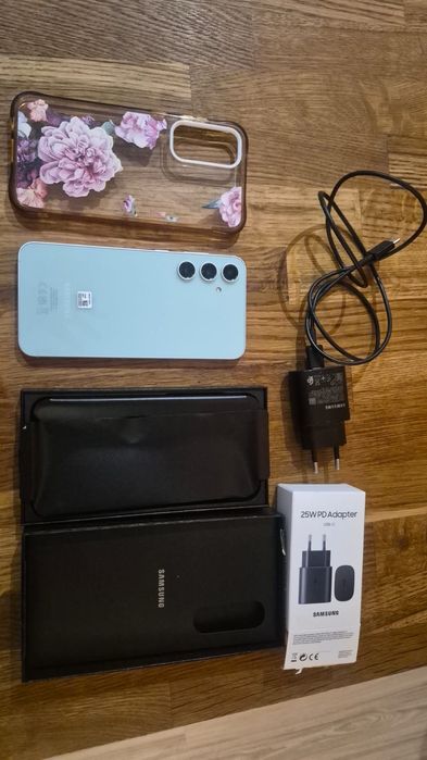 Samsung s23 fe + etui i ładowarka