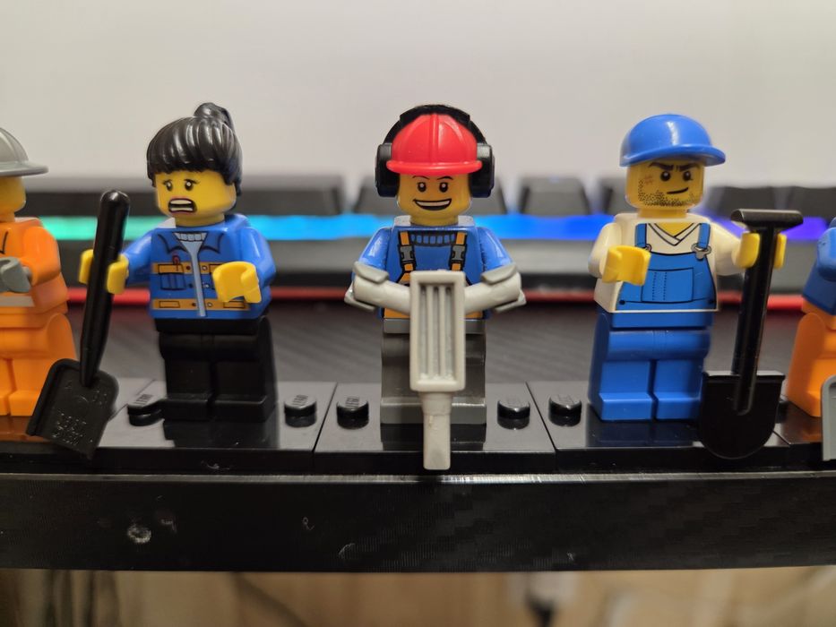 Zestaw figurek lego robotnicy