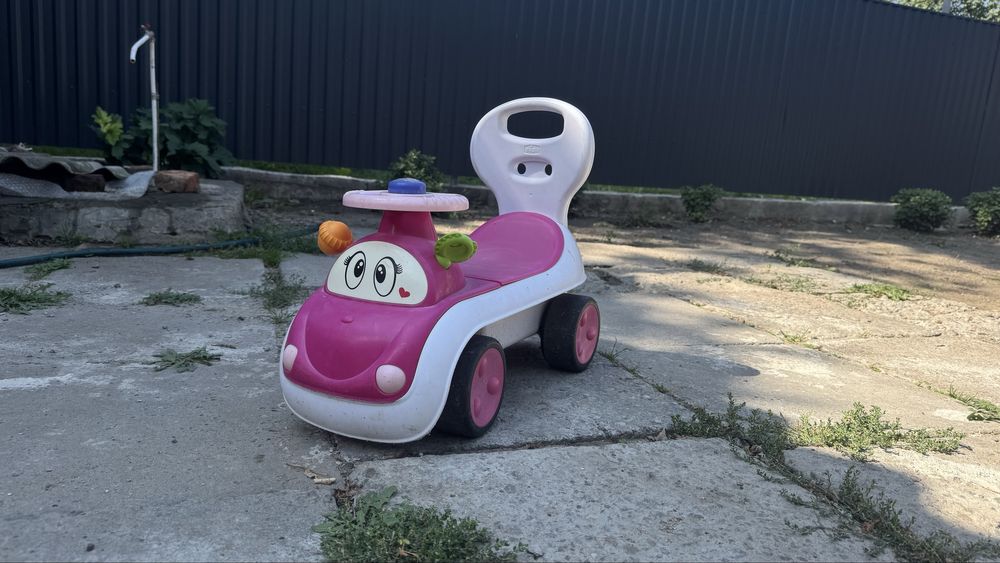 Машинка-толокар для дівчинки