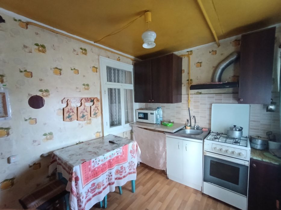 Частина будинку, біля "Ясеня"