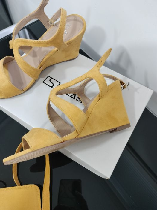 Vendo sapatos e mala