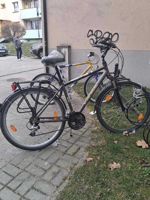 Продам велосипед колеса 29 в передньму колесі встроїна дінама есть фонарі спідометр діржатіль до телефона цена 350 злотих.Місто Тихи