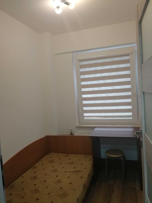 Wynajmę  pokój około 6m2 w trzypokojowym mieszkaniu