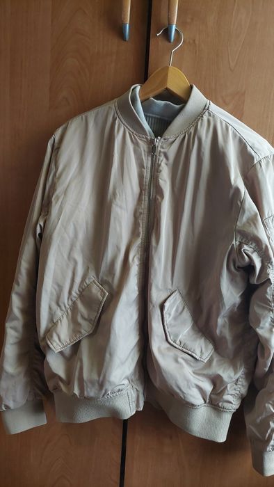 Beżowa bomberka 38