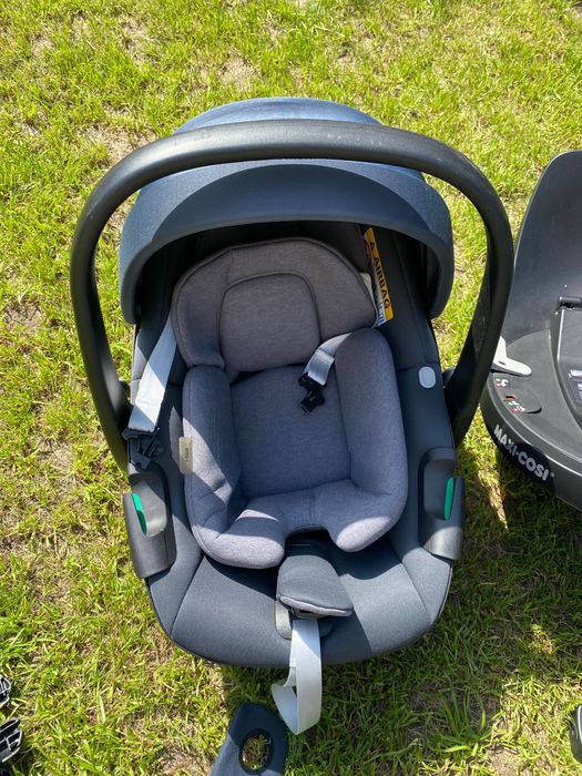 Maxi Cosi Nova 4 plus Maxi Cosi Pebble z adapterem isofix plus dodatki