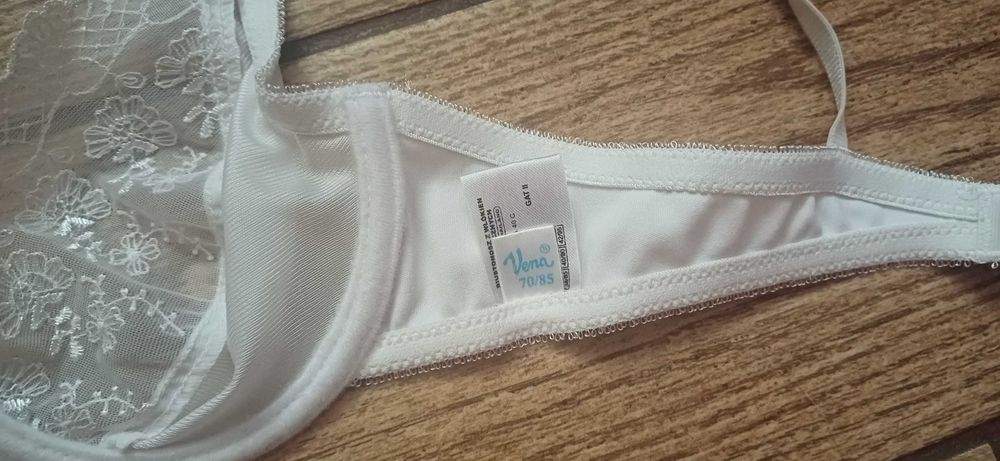Biały elegancki biustonosz Vena w r. 70/85