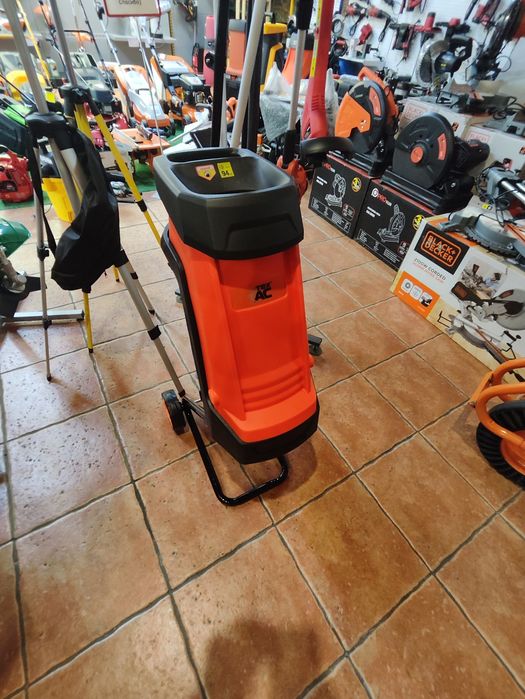 Измельчитель веток ТехАС ТА-SH2600/2,6кВт/до 45мм/Гарантия2/сетевой/90