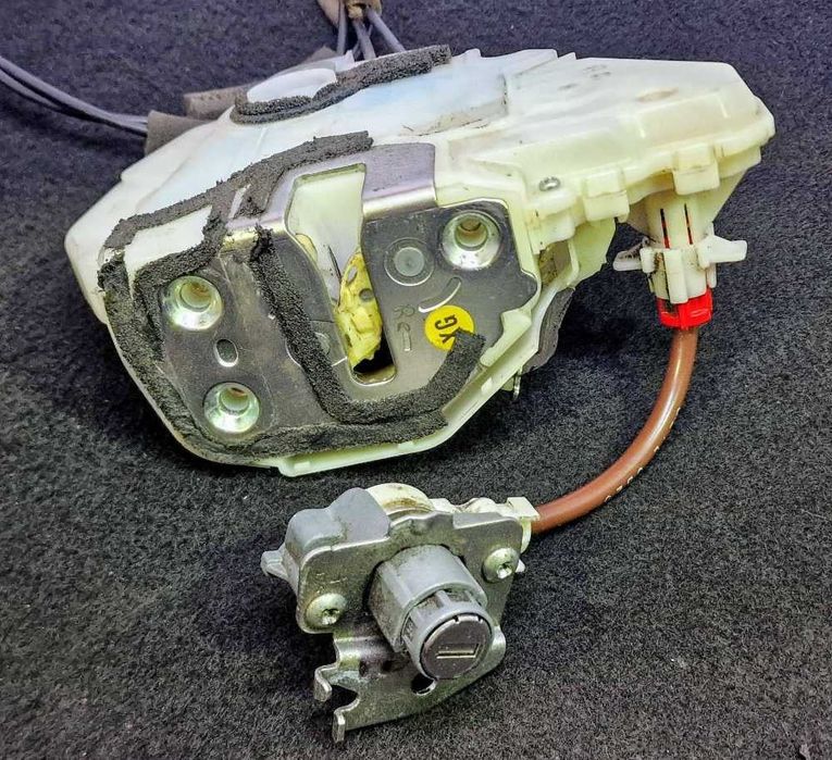 Fechadura / Fecho Porta Frente Esquerdo - TOYOTA C-HR