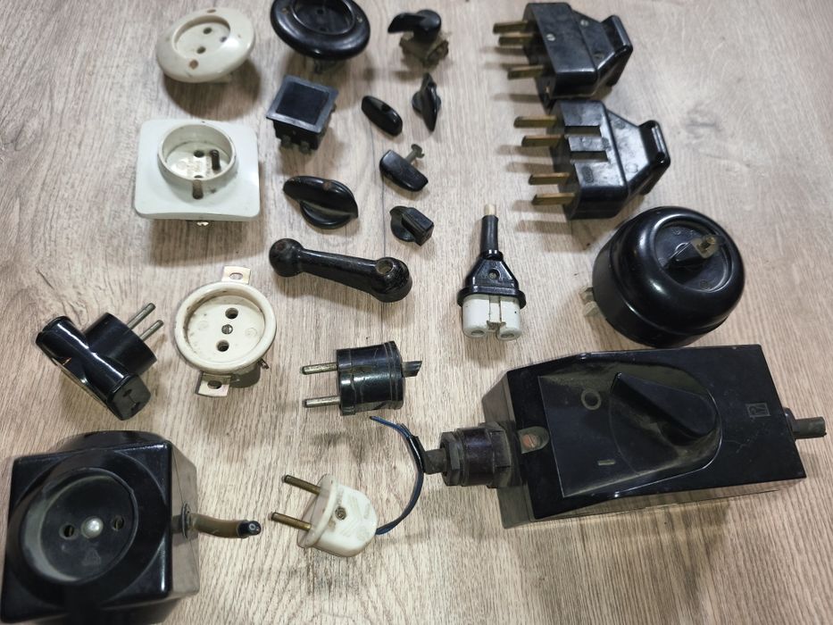 Stare gniazda przełączniki