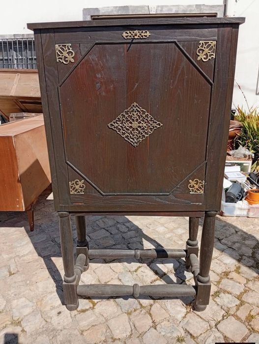 Móvel bar em madeira