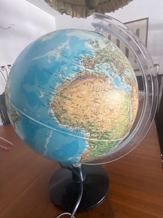 Globo terrestre electrificado