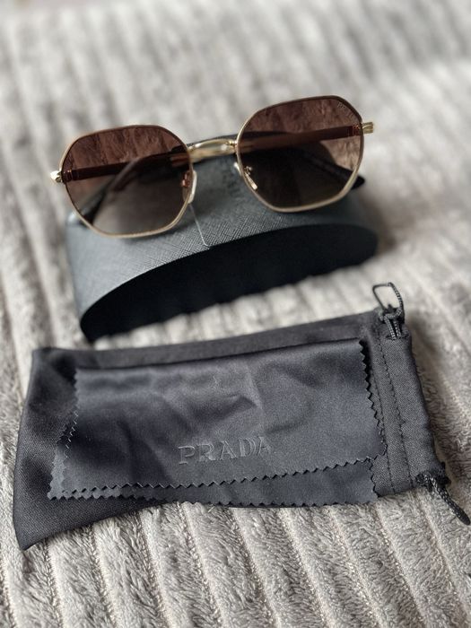 Сонцезахисні окуляри Prada