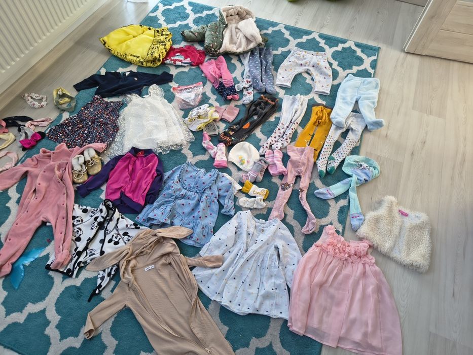 Paka ubrań 74/80 dla dziewczynki