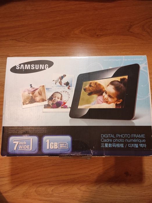 цифрова фоторамка Samsung 7inch wide 1GB