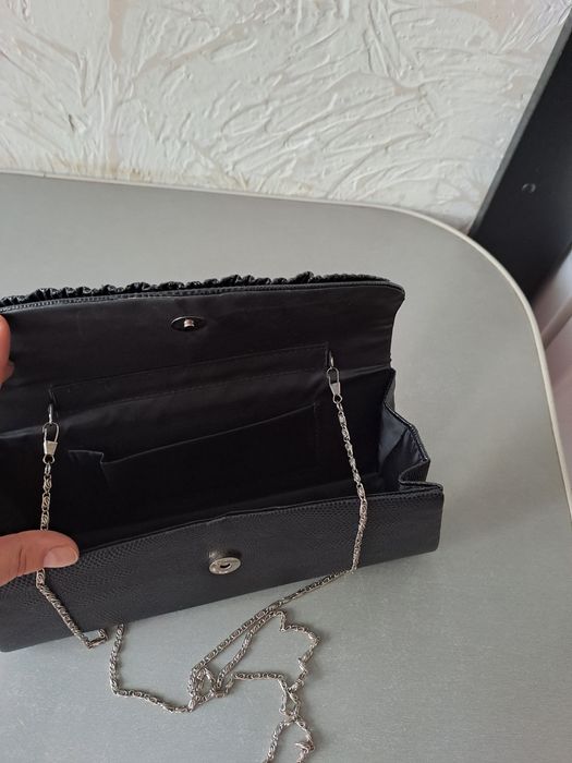 Продам клатч чорного кольру