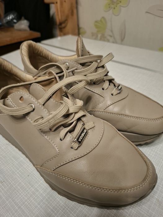 Шкіряні кросівки:  R/Y collection, з натуральної шкіри.