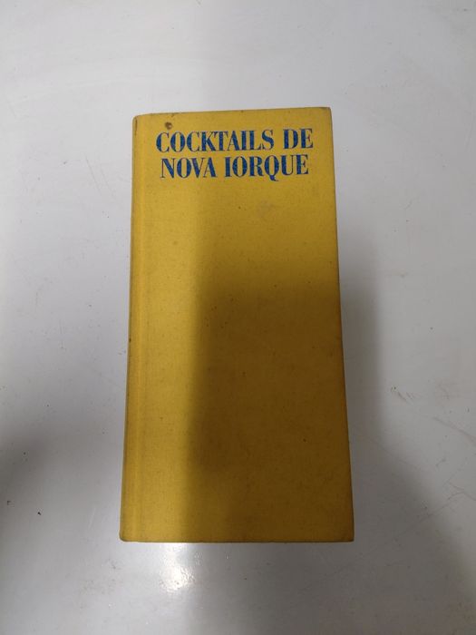 Livro antigo para confecção de cocktails 10€