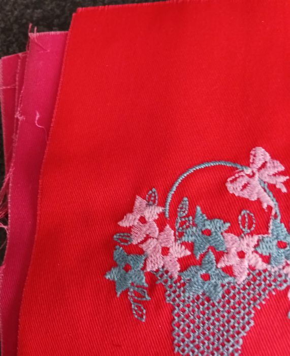 Rectângulos em tecido com bordado