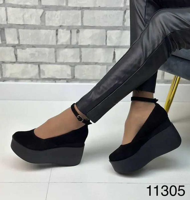 Туфлі на танкетці, натуральна замша