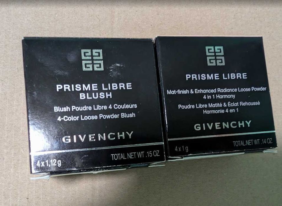 Рассыпчатая порохообразная пудра Givenchy Prisme Libre 4в 1 с пуховкой