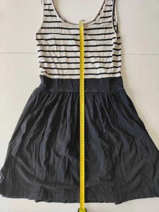 Vestido de Verão Listrado Preto & Branco Vero Moda – Tamanho XS