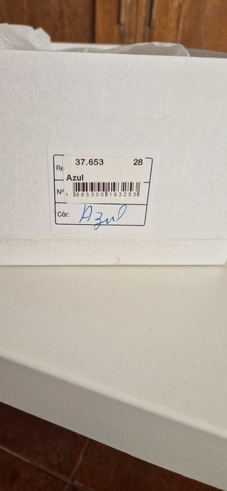 Sapatos camurça novos tamanho 28