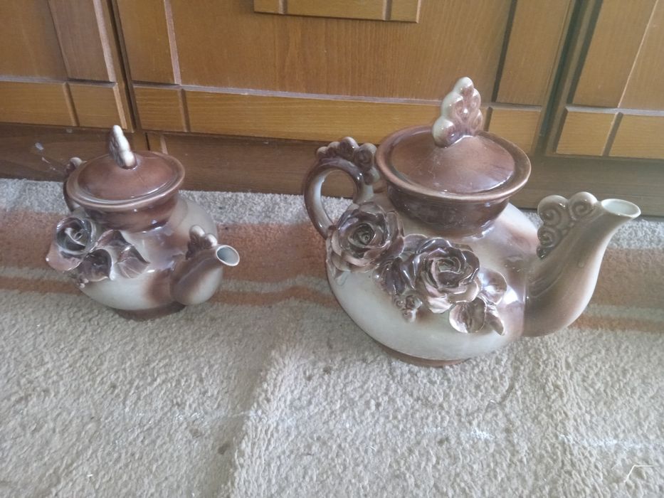Комплект из двух чайнико с розами