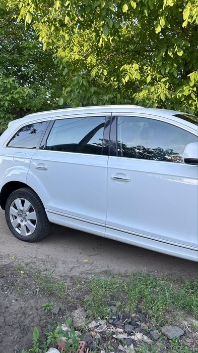 Продам машину Audi Q7