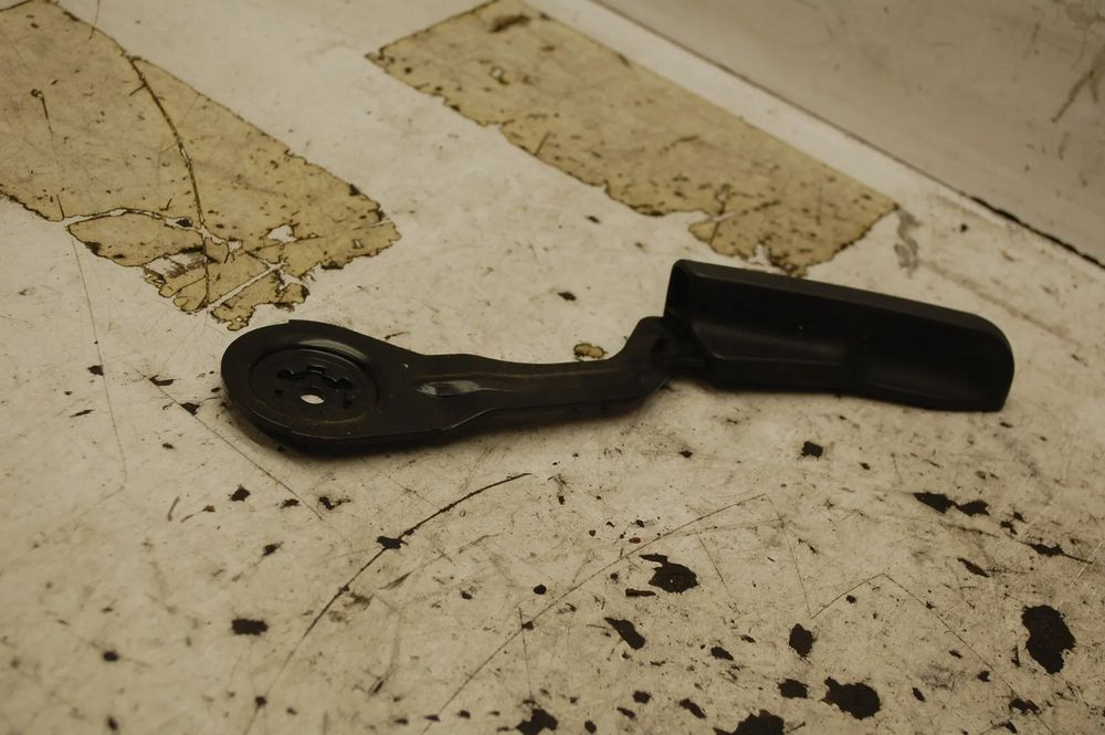 RĄCZKA FOTELA PRAWA LUB LEWA GÓRA DÓŁ 8328334R AUDI A6 C6 A4 B6 B7 8328335L