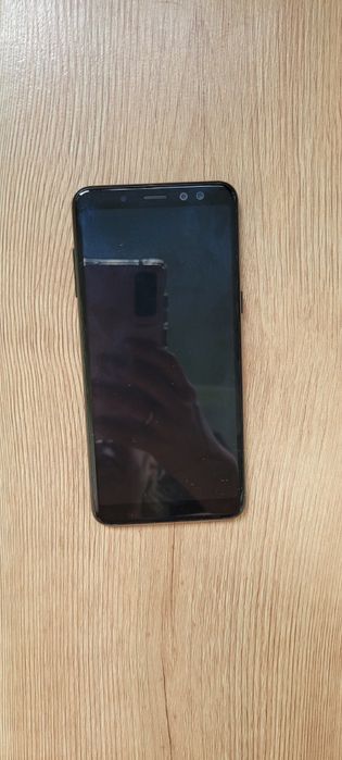 Телефон Samsung A8 2018