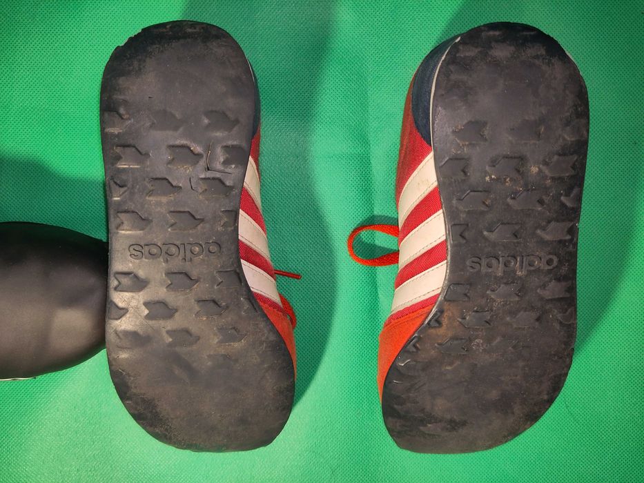 Buty Adidas męskie czerwone z trzema białymi paskami letnie rozmiar 40