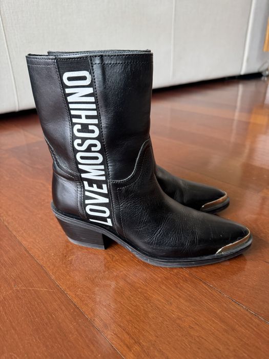 Botas pretas da Moschino