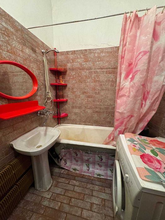 Двокімнатна “сталінка” біля Парку Шевченка