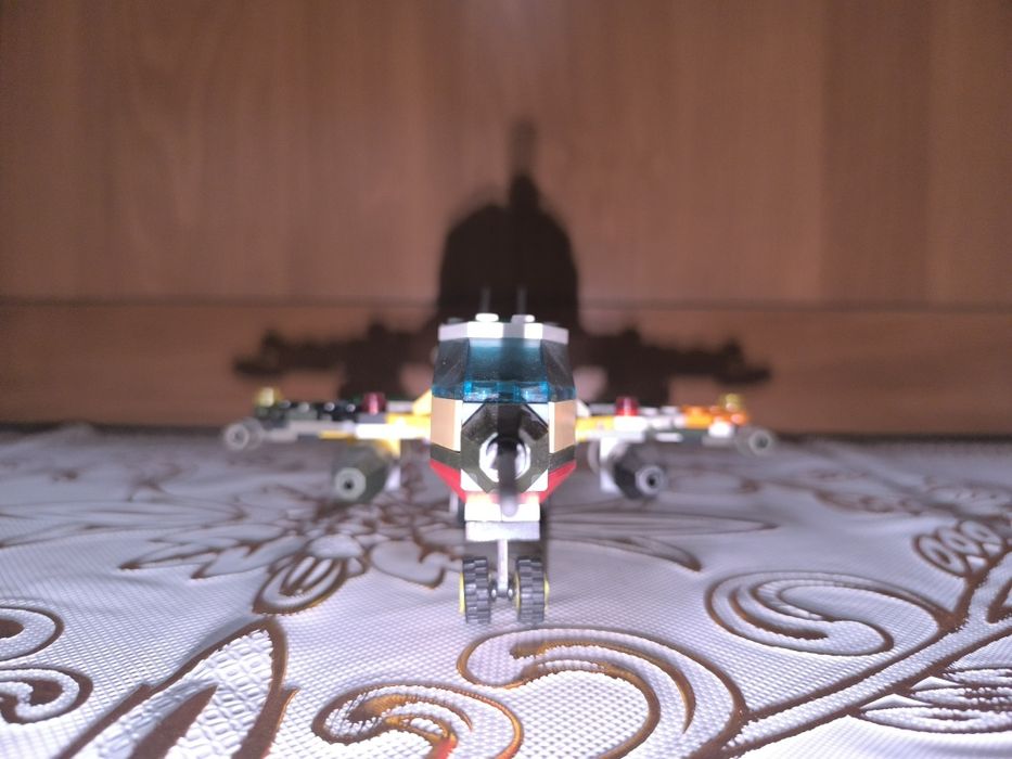 Продам лего истребитель