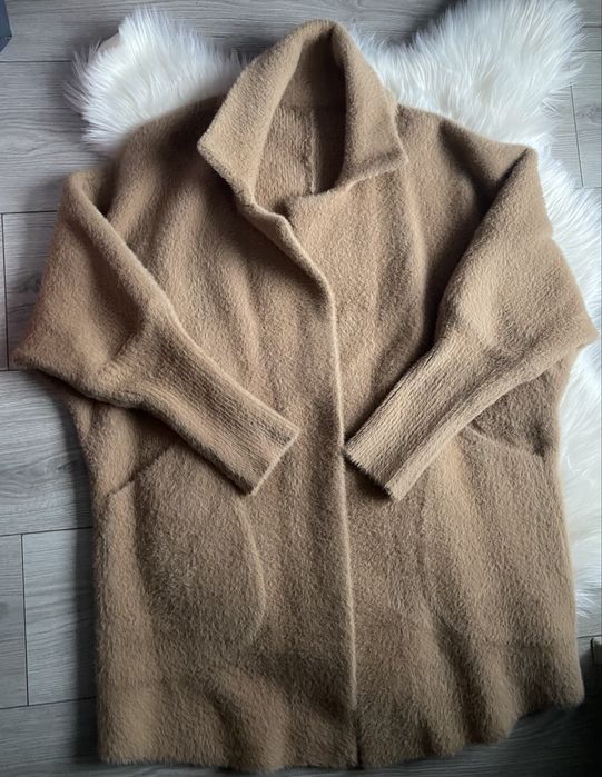Beżowy sweter alpaka jesień zima oversize boczne kieszenie