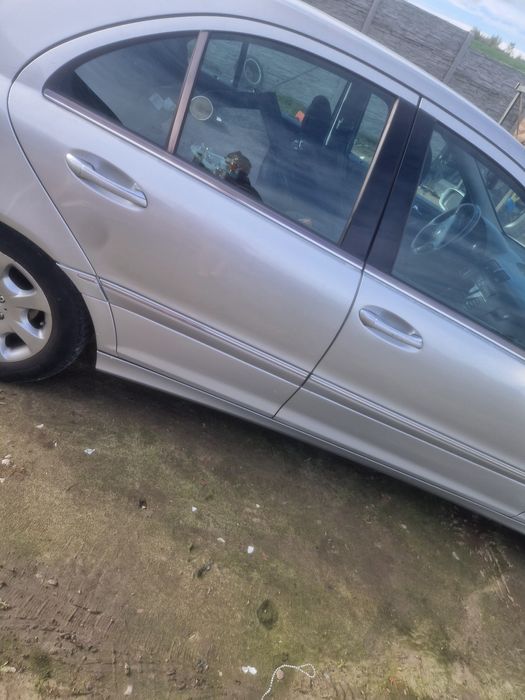 Drzwi lewe tyl Mercedes c w203 sedan