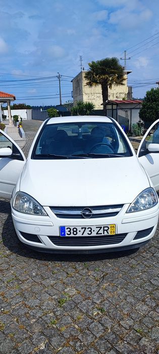 Opel corsa comercial.