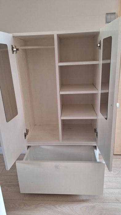 Solidna szafa dziecięca z litego drewna (sosna, okucia Blum, głęboka)