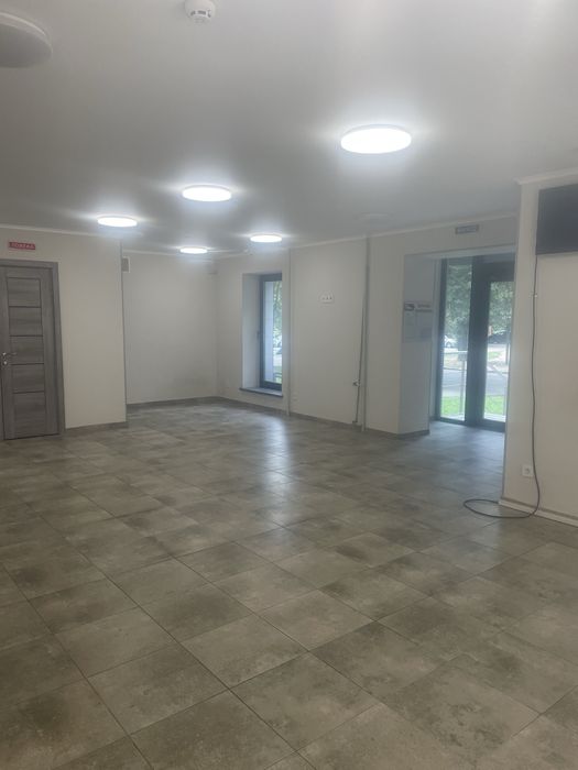 Оренда комерційного приміщення 52кв. , м. Луцьк, вул. Кравчука, 10, ВЛАСНИК