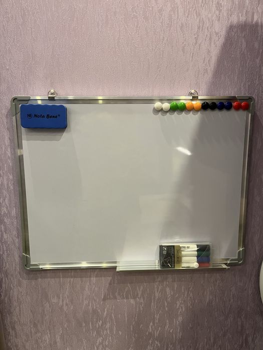 Магнітна дошка.