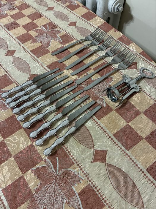 Столовий набір, приборів