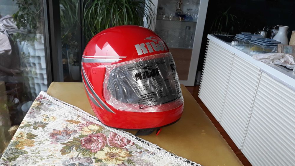 Capacete Integral para Motas Marca Kiwi, SUIÇO, NOVO, Nunca foi usado,, vendo um capacete 20 euros