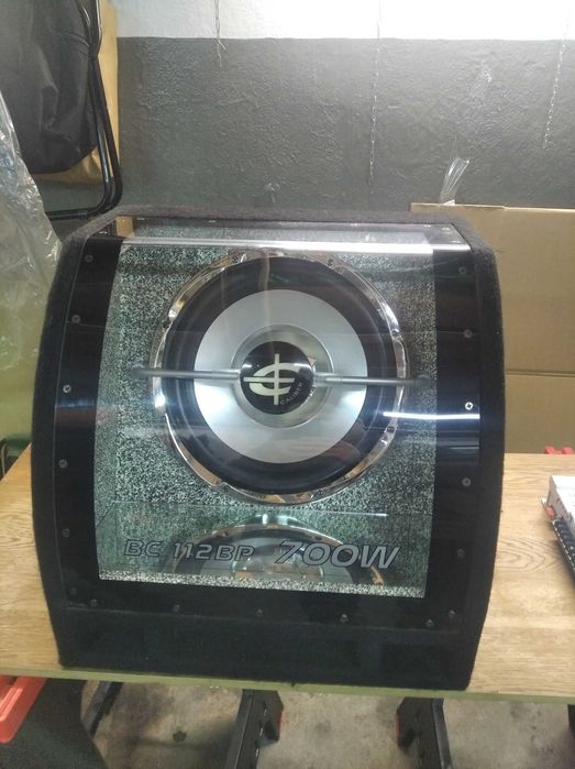 Sprzedam wzmacniacz samochodowy z subwoofer