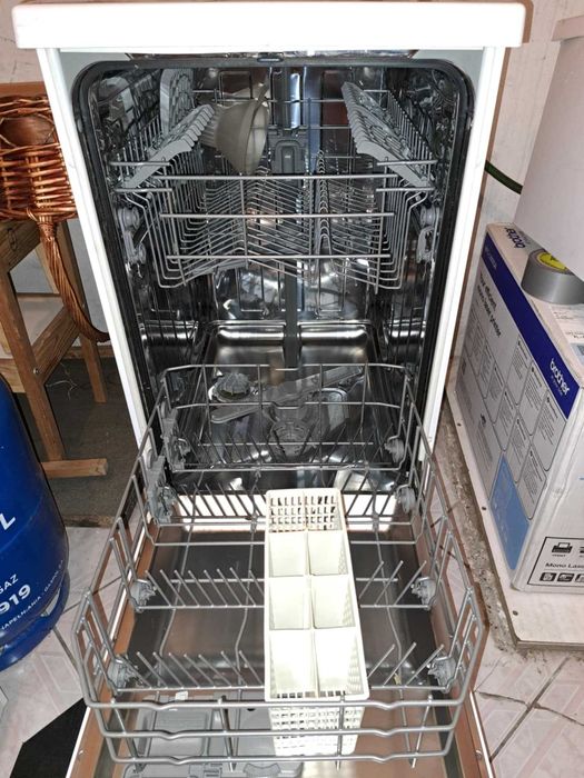 Zmywarka Amika sprawna w stanie dobrym.