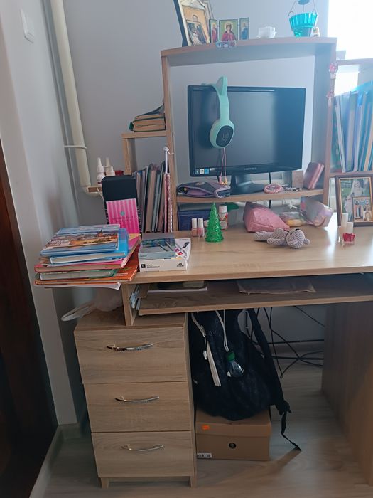 Письмовий стіл з верхніми тумбами